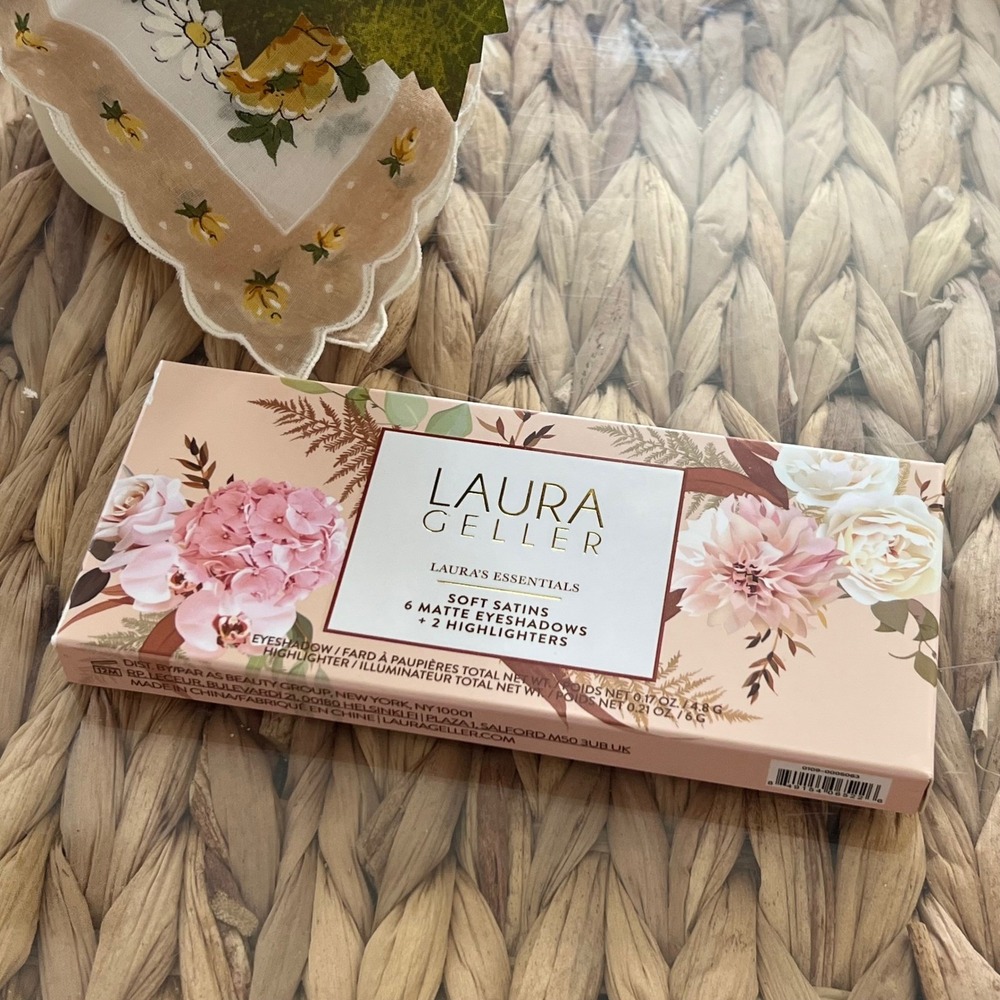 Laura‎ Geller Lauras Essentials Soft Satins 6 Eyeshadows 2 Highlighters Palette